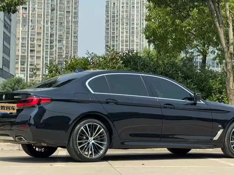 BMW 5 Series — миниатюра 9