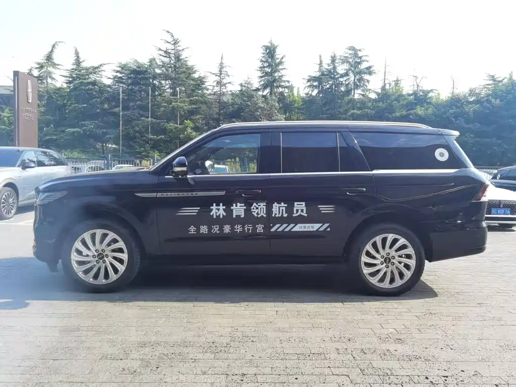 Lincoln Navigator — миниатюра 4