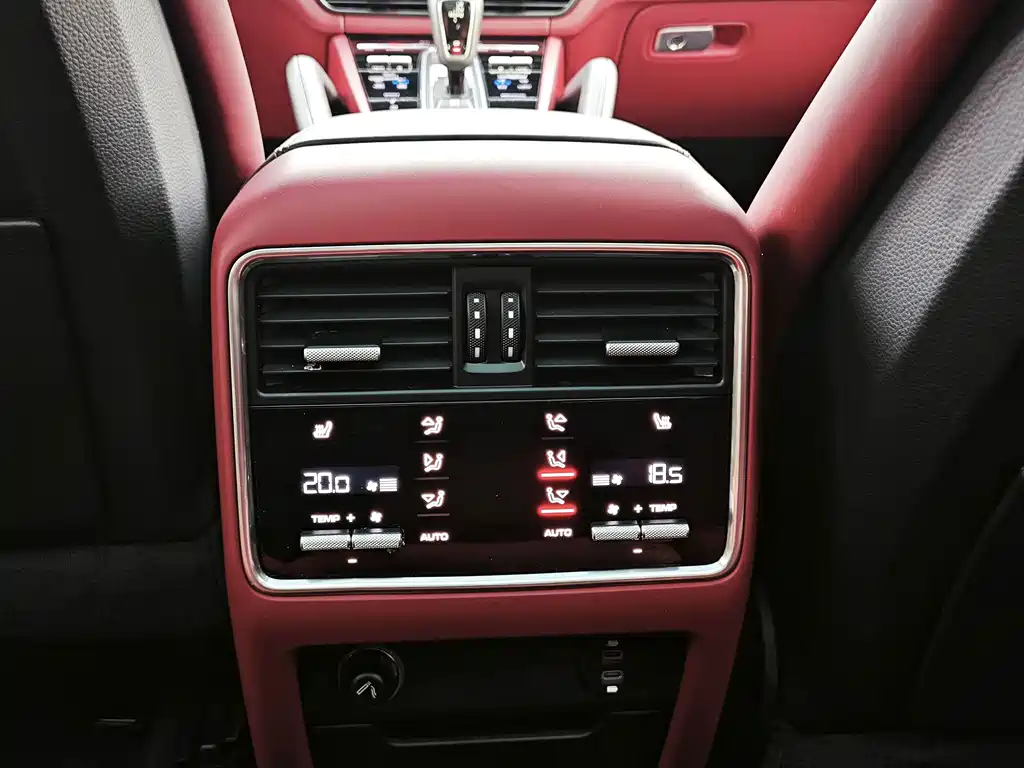 Porsche Cayenne — миниатюра 19