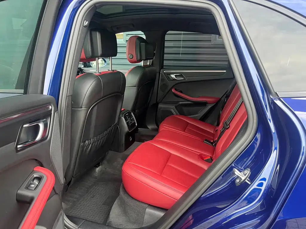 Porsche Macan — миниатюра 7