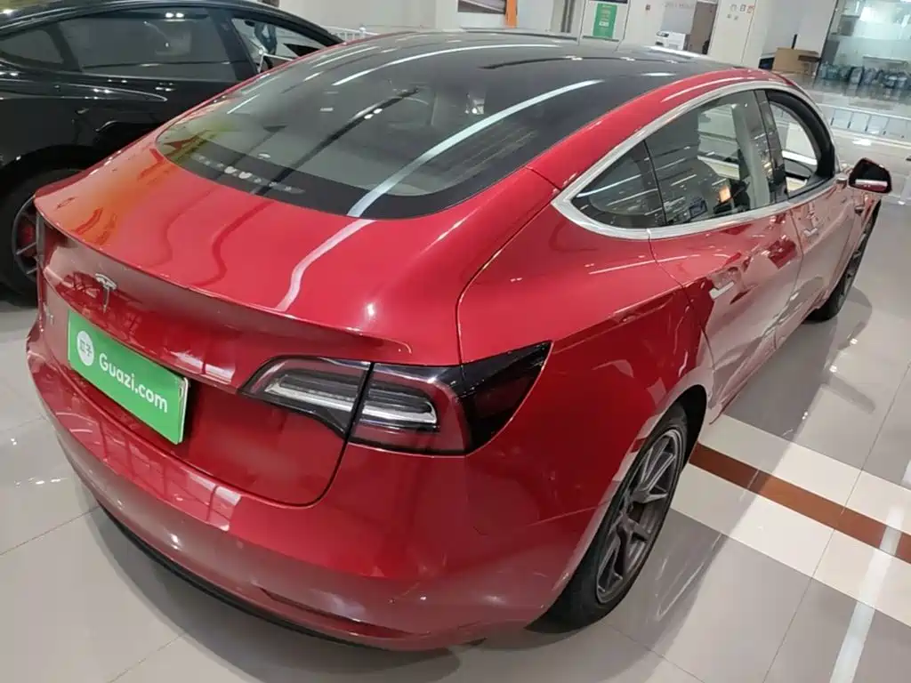 Tesla Model 3 — миниатюра 7