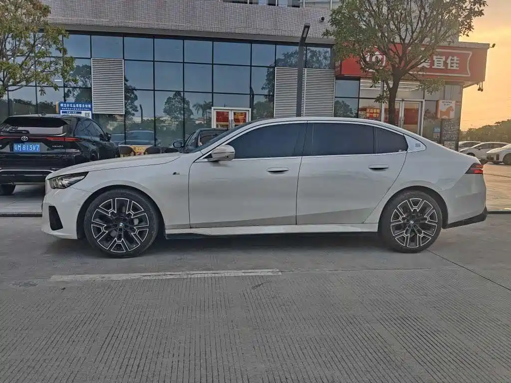 BMW 5 Series — миниатюра 3