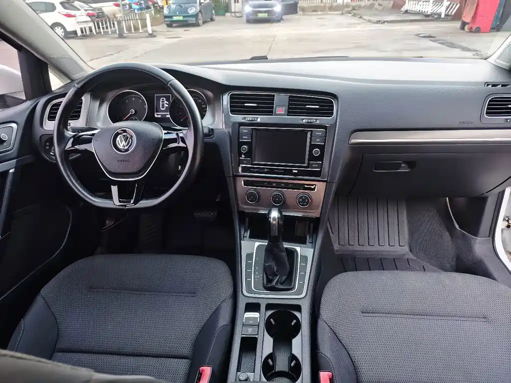 Volkswagen Golf — миниатюра 13