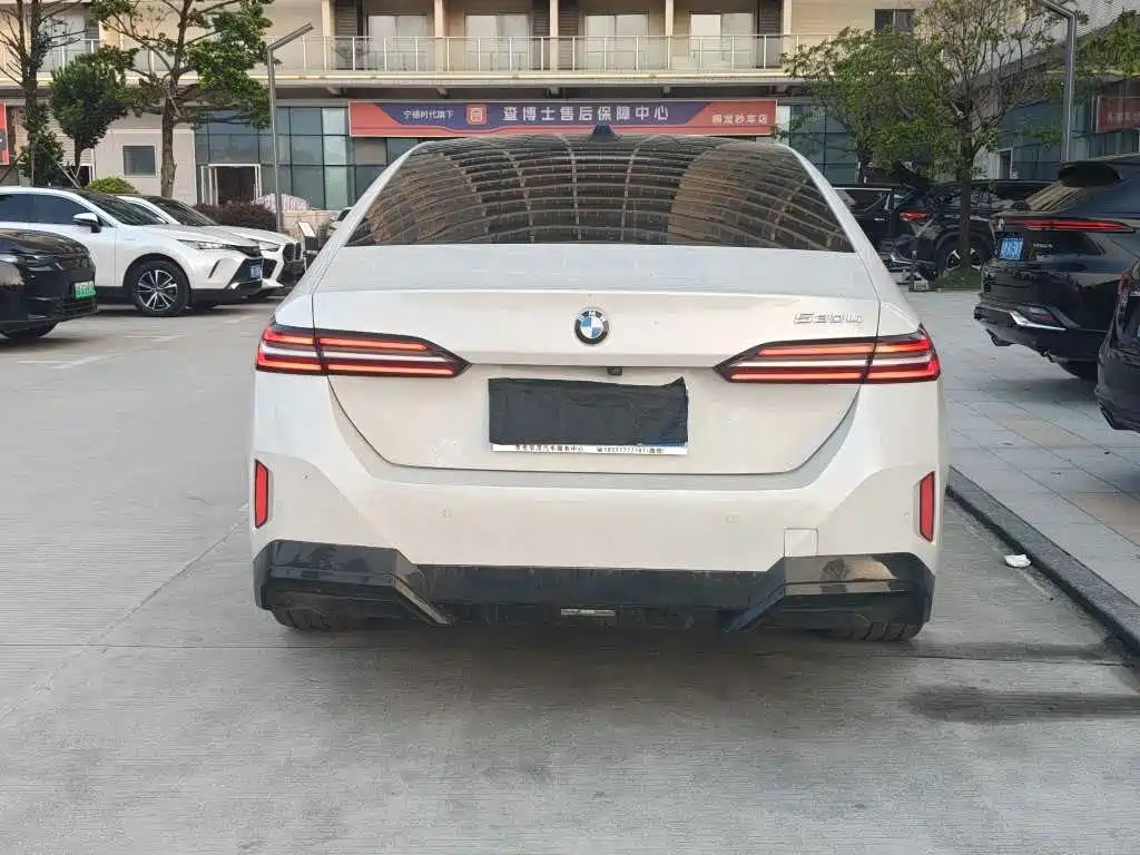 BMW 5 Series — миниатюра 8