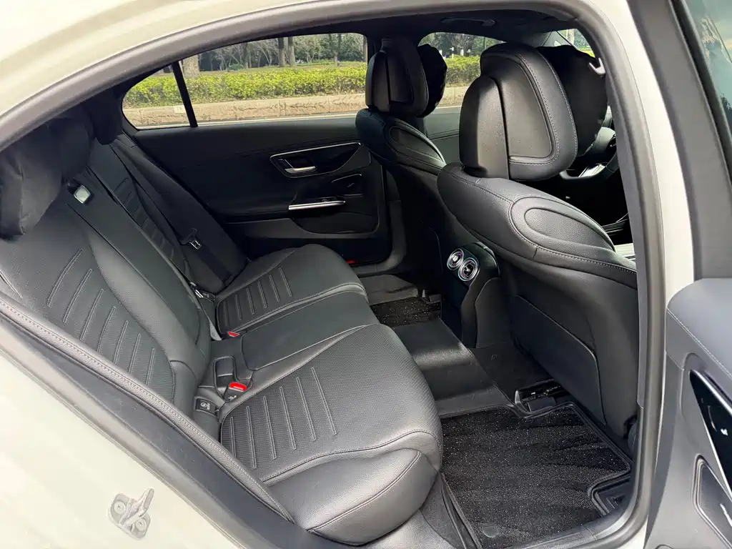 Mercedes-Benz C-Class — миниатюра 6