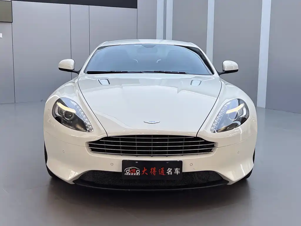 Aston Martin DB9 2013 6.0L Coupe