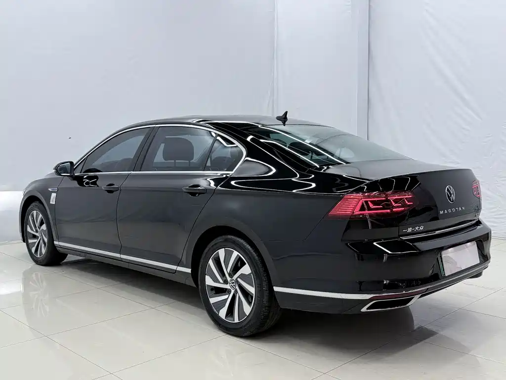Volkswagen Magotan PHEV — миниатюра 13