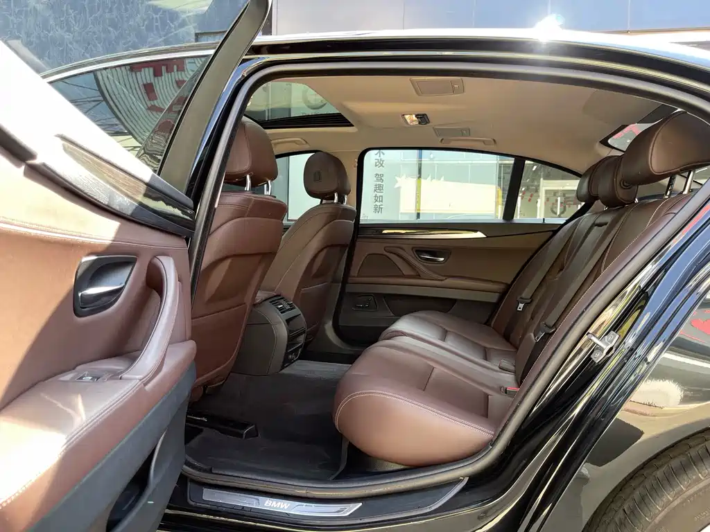 BMW 5 Series — миниатюра 11