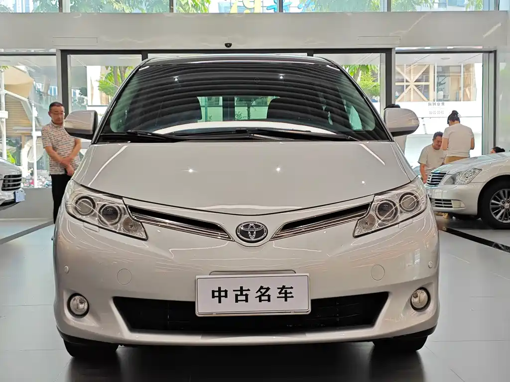 Toyota Previa — миниатюра 2