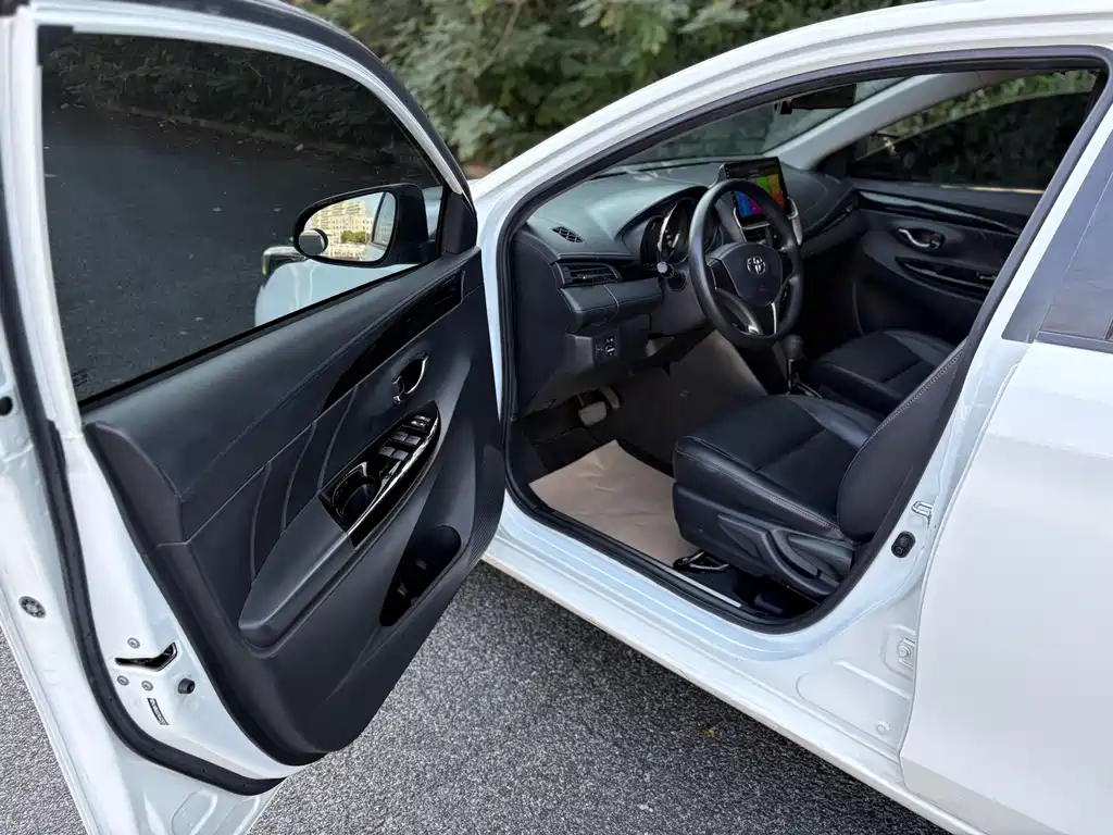 Toyota Yaris L — миниатюра 9