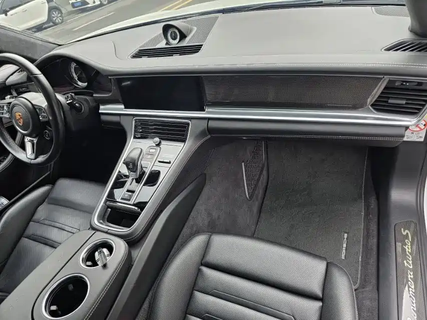 Porsche Panamera Hybrid — миниатюра 10