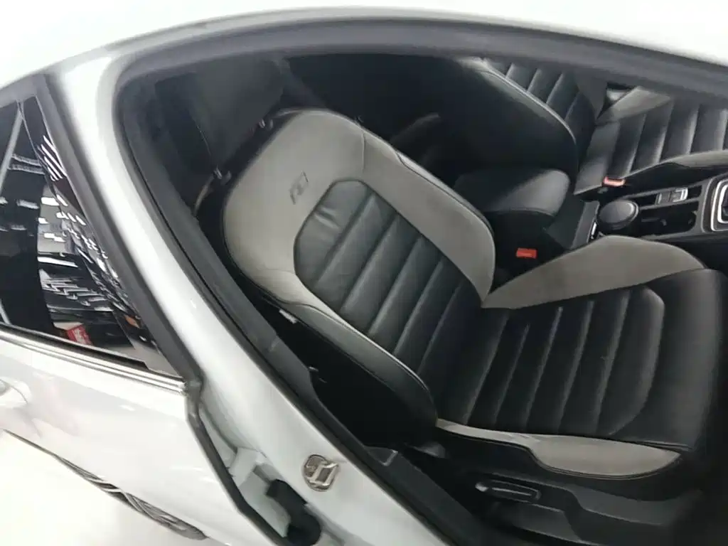 Volkswagen Golf — миниатюра 25