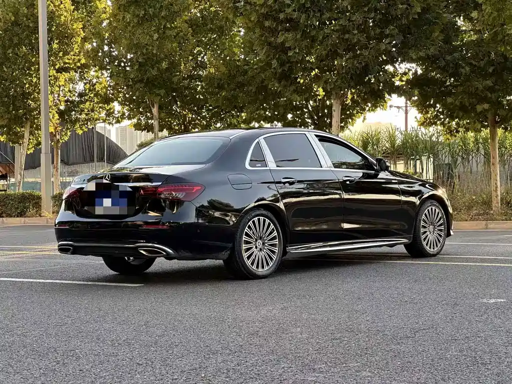 Mercedes-Benz E-Class — миниатюра 9