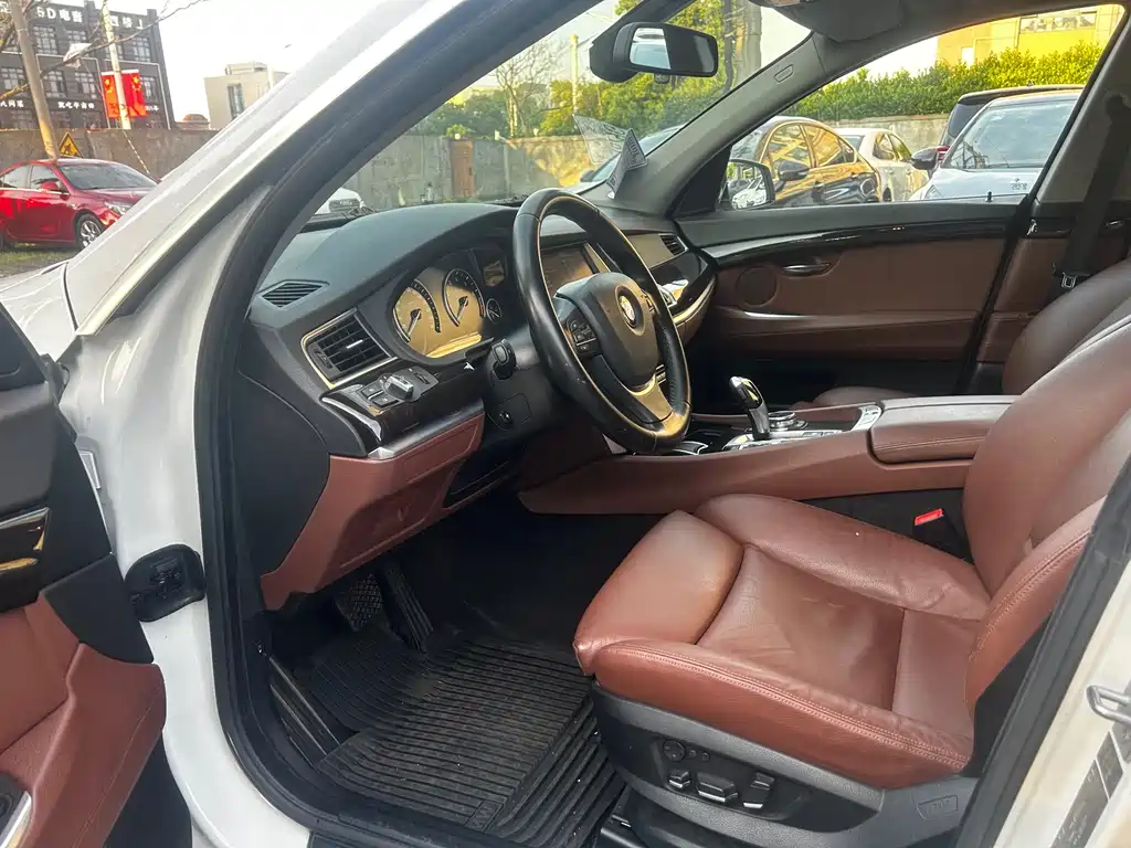 BMW 5 Series GT 5 GT 2013 535i Lead