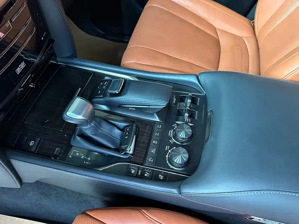 Lexus LX — миниатюра 10