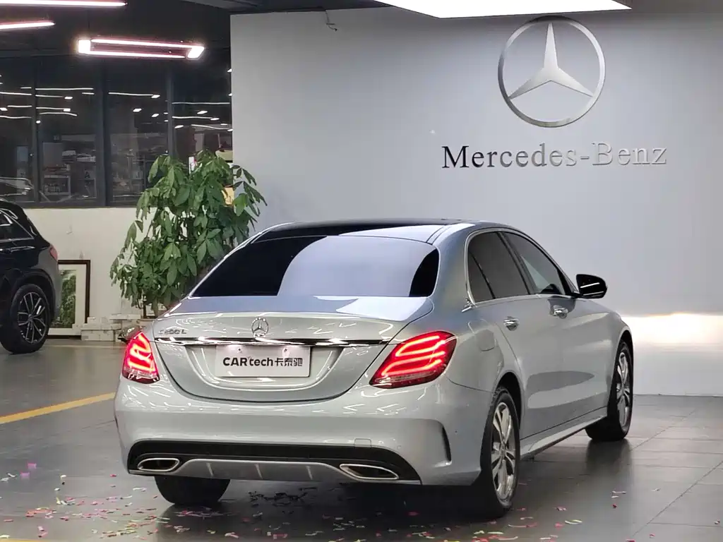 Mercedes-Benz C-Class — миниатюра 6