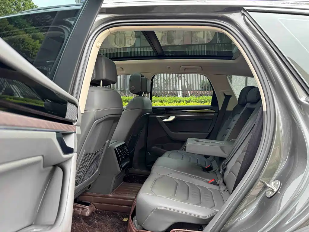 Volkswagen Touareg 2023 3.0TSI Sport