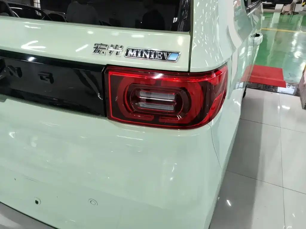 Wuling MINIEV — миниатюра 8