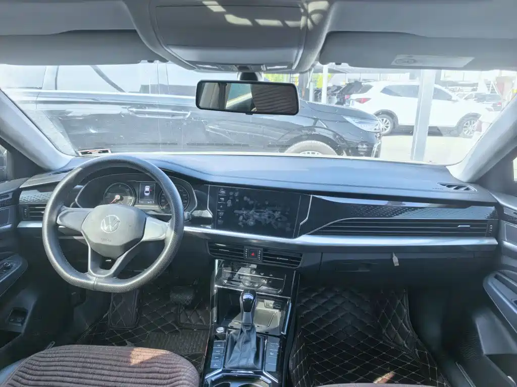 Volkswagen Passat PHEV — миниатюра 10