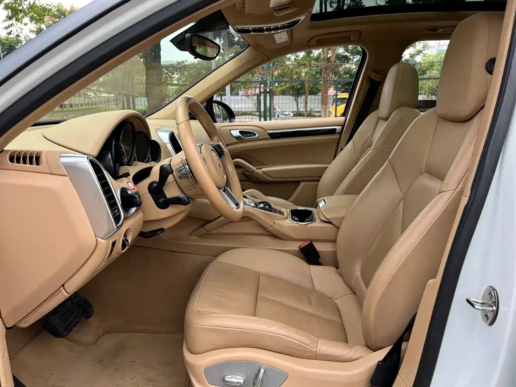 Porsche Cayenne — миниатюра 10