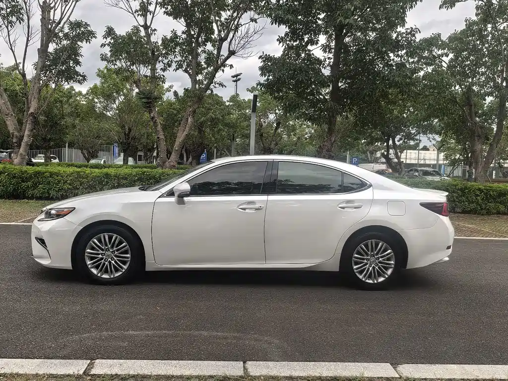 Lexus ES — миниатюра 4