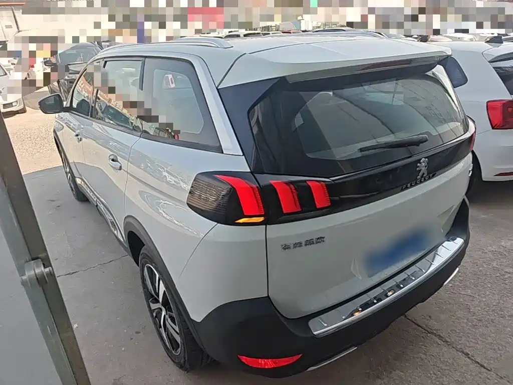 Peugeot 5008 — миниатюра 5