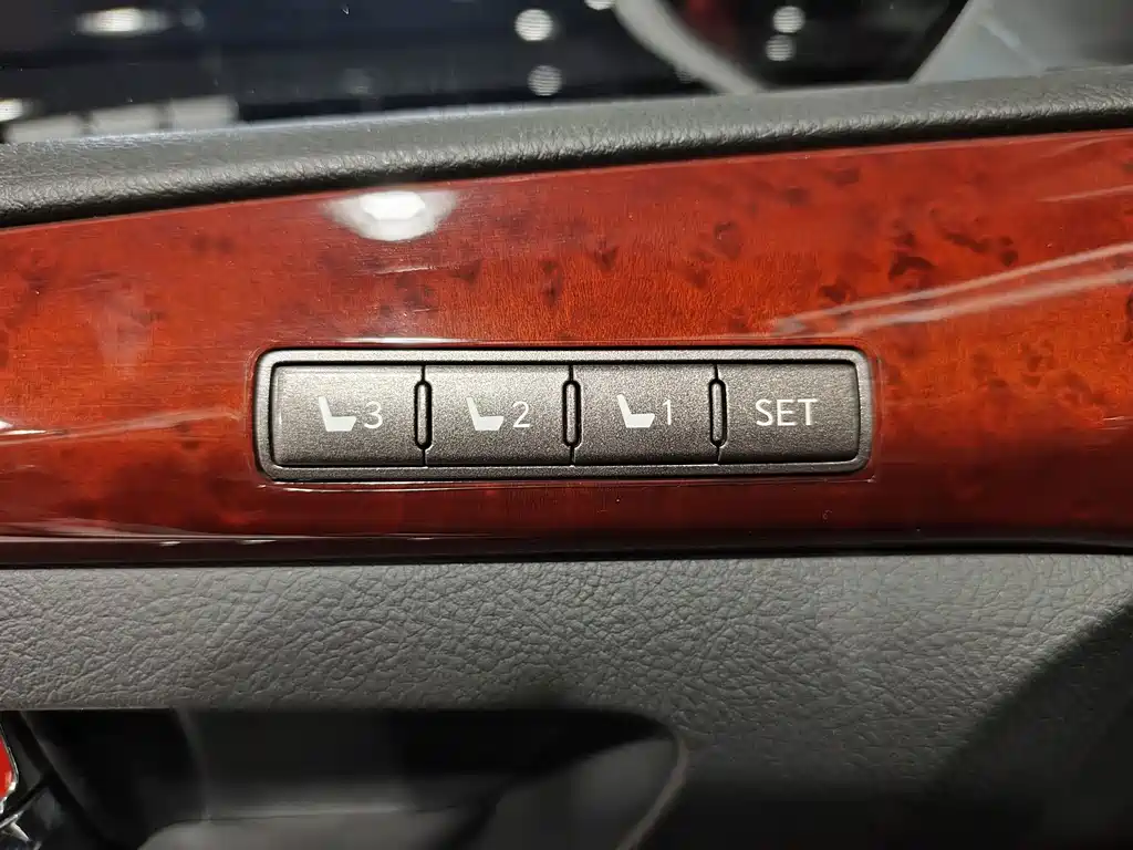 Lexus LX — миниатюра 16