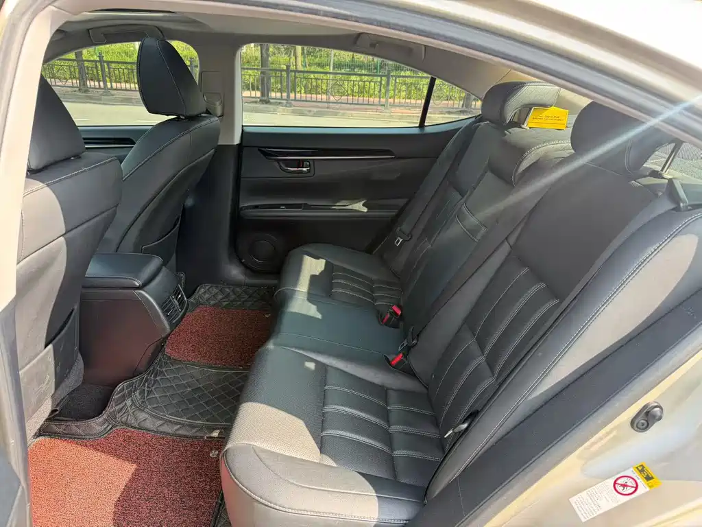 Lexus ES — миниатюра 7