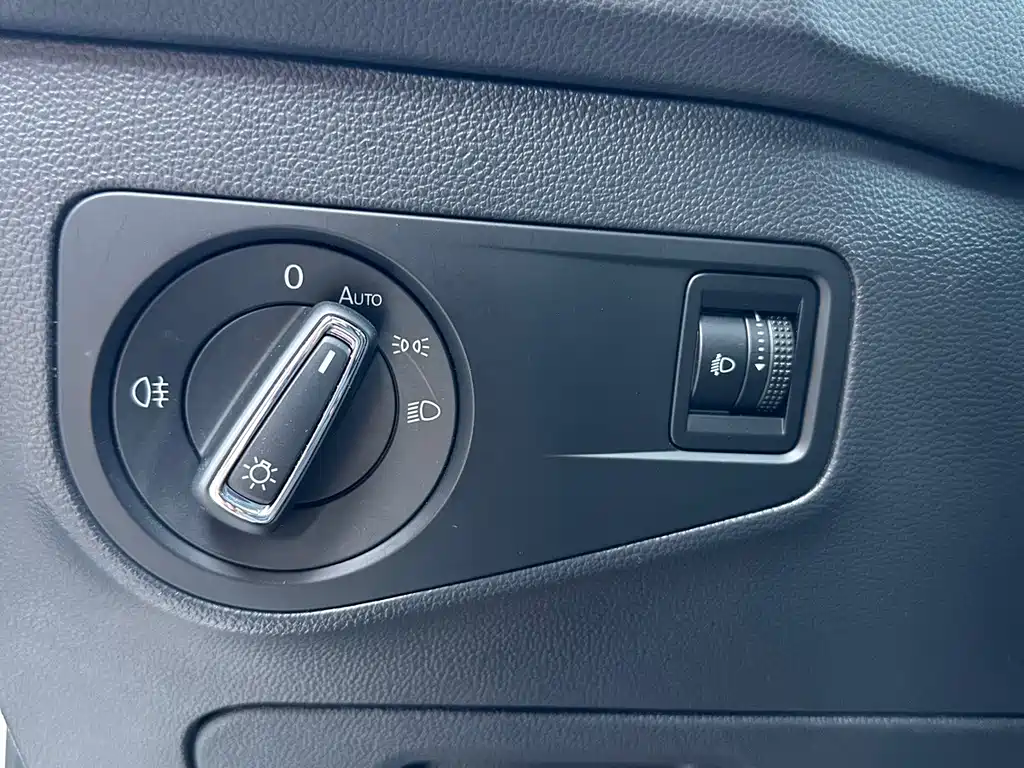 Volkswagen Tiguan L PHEV — миниатюра 7