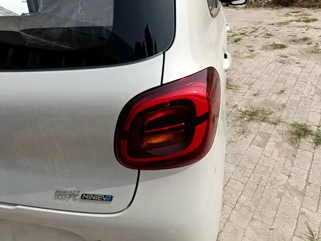 Wuling MINIEV — миниатюра 8