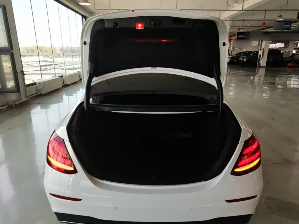 Mercedes-Benz E-Class — миниатюра 19
