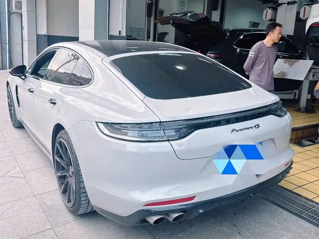 Porsche Panamera — миниатюра 2