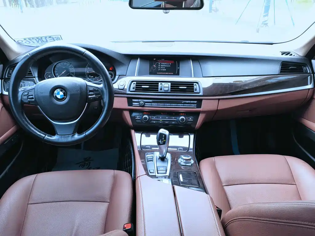 BMW 5 Series — миниатюра 5