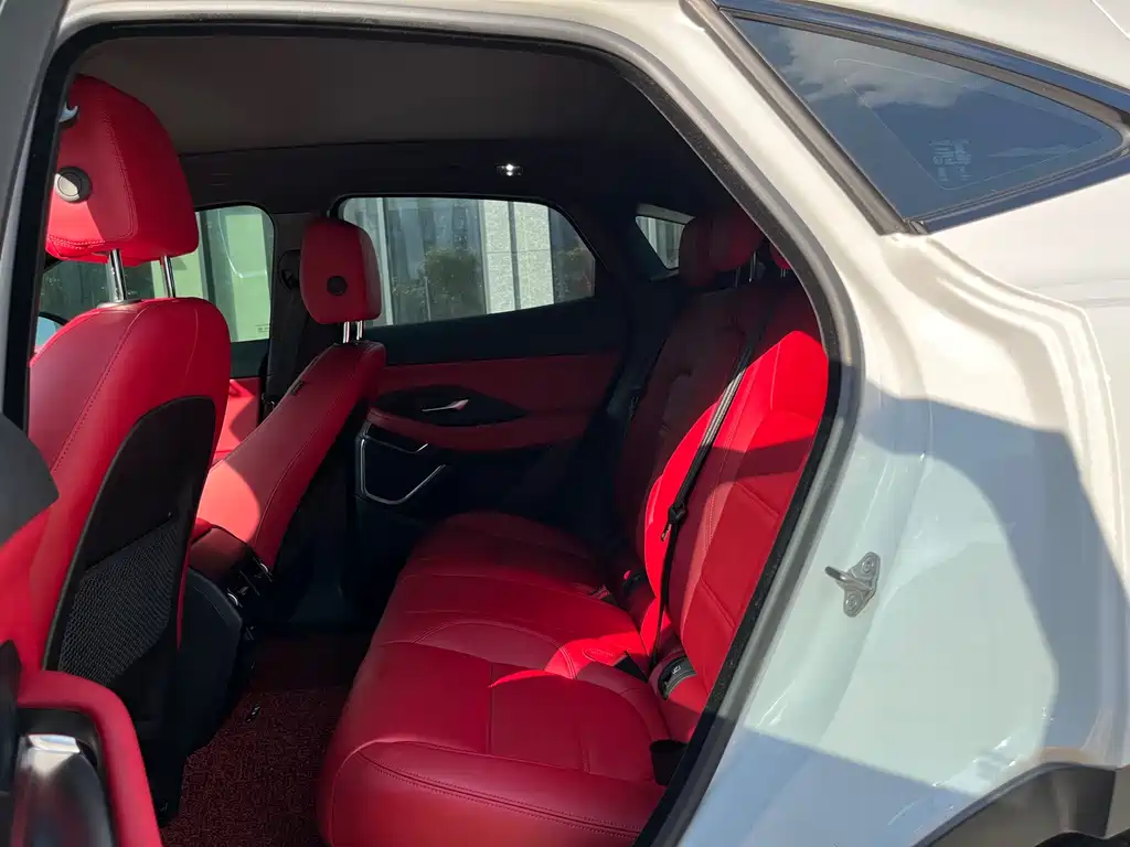 Jaguar E-PACE — миниатюра 9