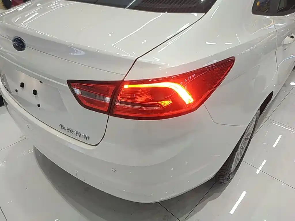 Ford Escort — миниатюра 8