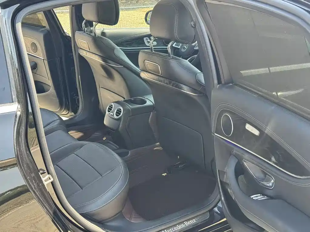 Mercedes-Benz E-Class — миниатюра 14