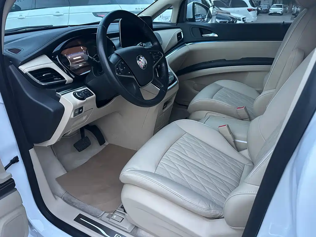 Buick GL8 — миниатюра 2