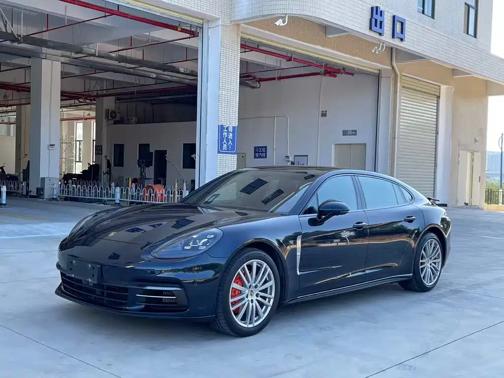 PORSCHE PANAMERA