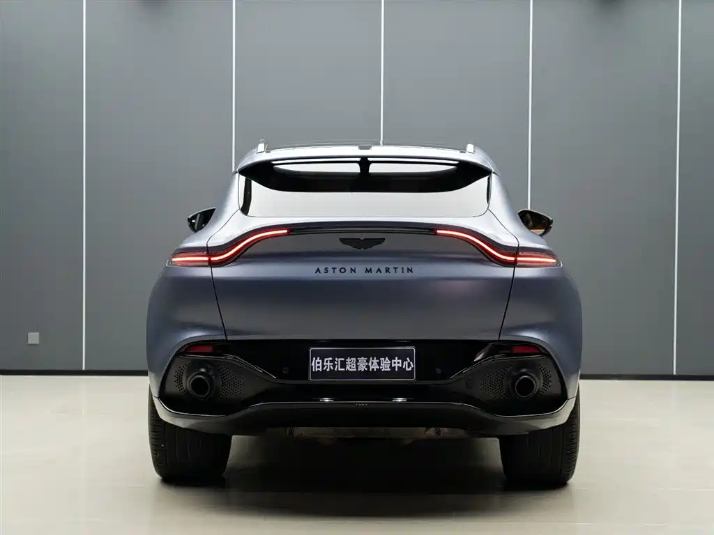 Aston Martin DBX 2024 4.0T V8