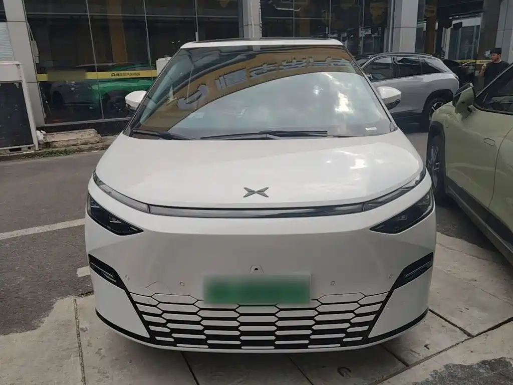 XPeng X9 — миниатюра 3