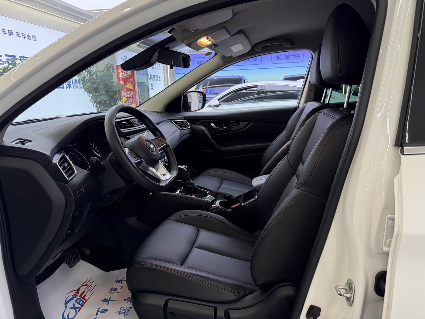 Nissan Qashqai 2.0 л 2023 г. Белый, пробег 16000 км