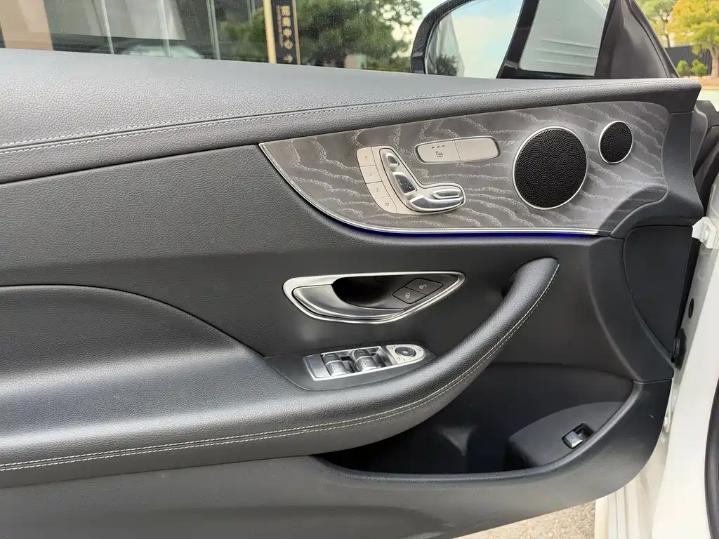 Mercedes-Benz E-Class (Import) — миниатюра 4
