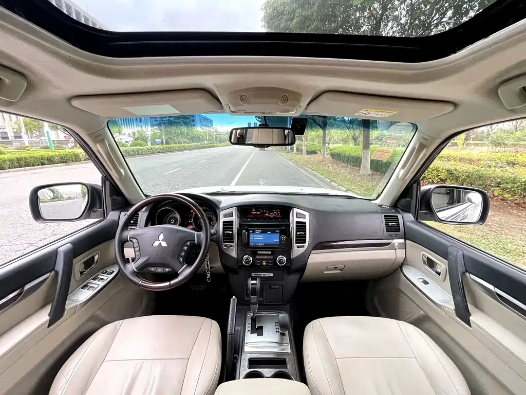 Mitsubishi Pajero (Import) — миниатюра 10