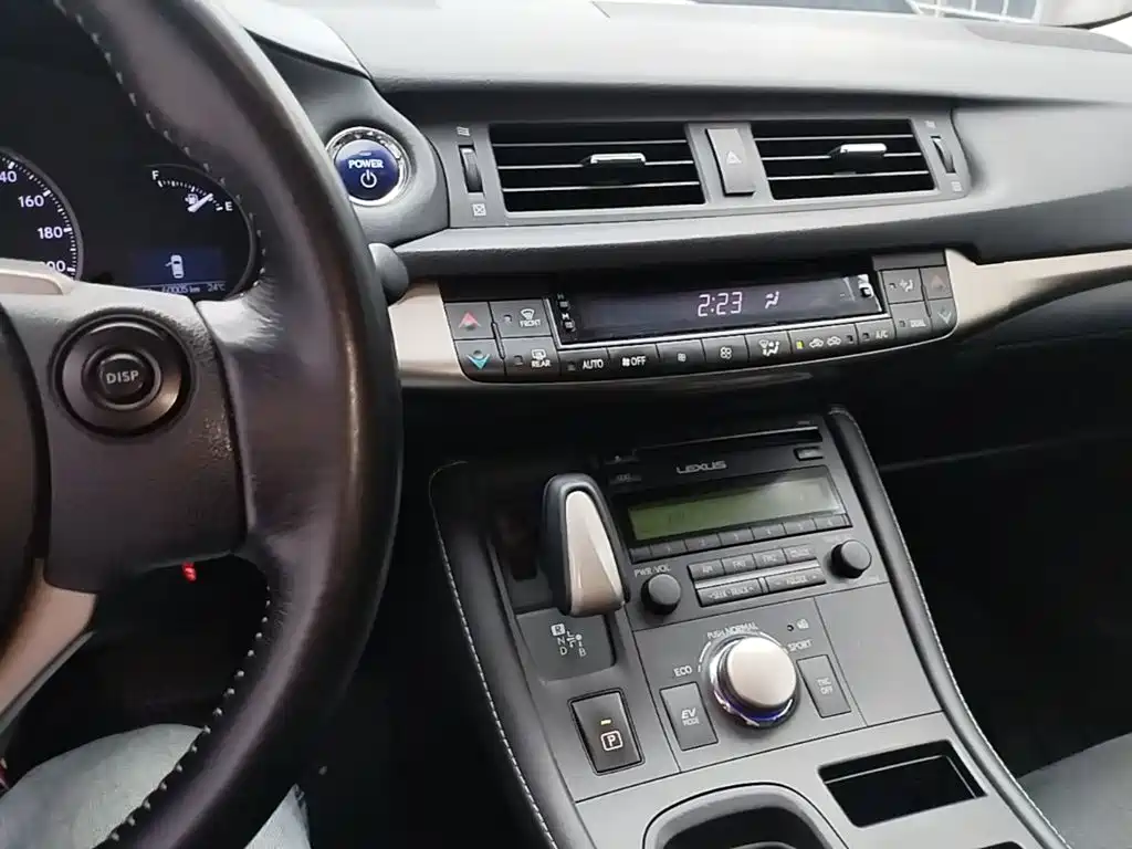 Lexus CT — миниатюра 13