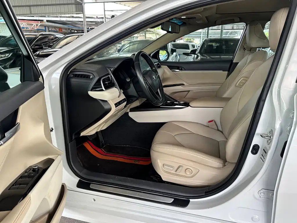 Toyota Camry — миниатюра 4