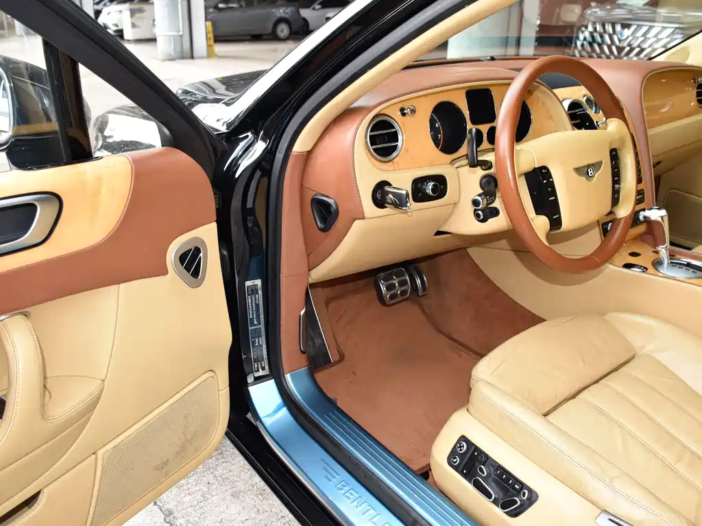 Bentley Flying Spur — миниатюра 9