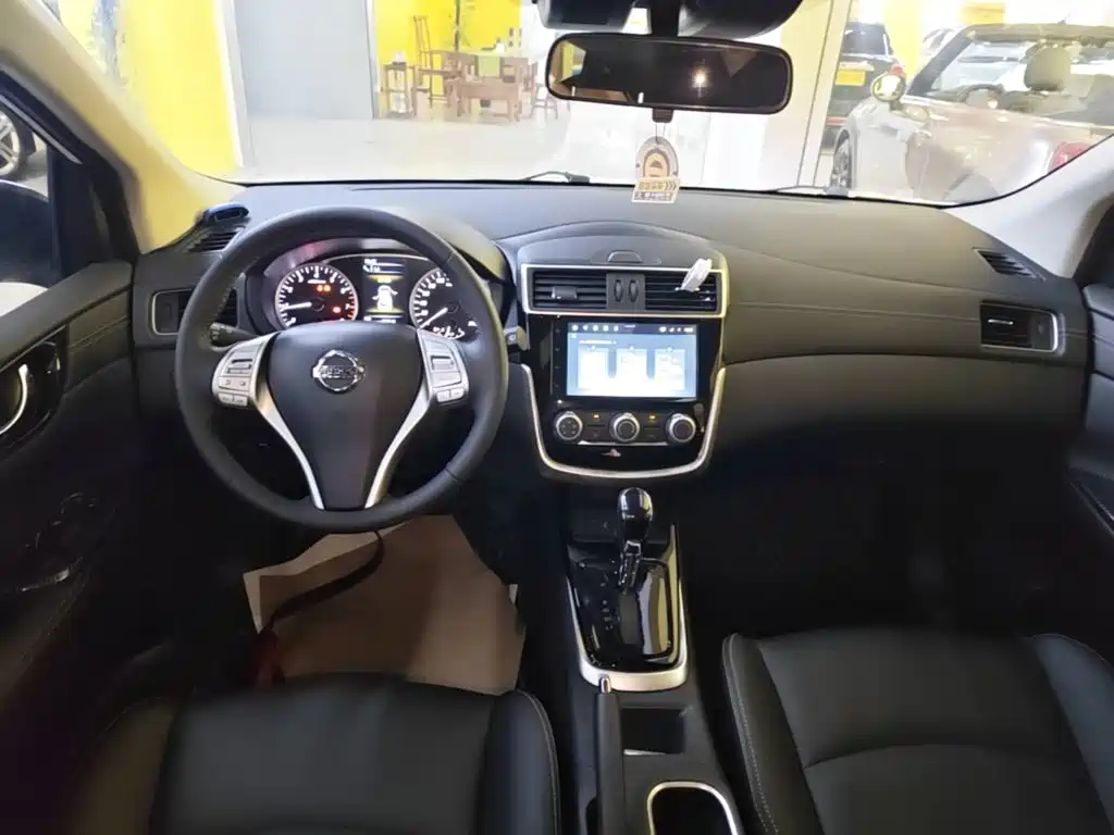 Nissan Tiida — миниатюра 13