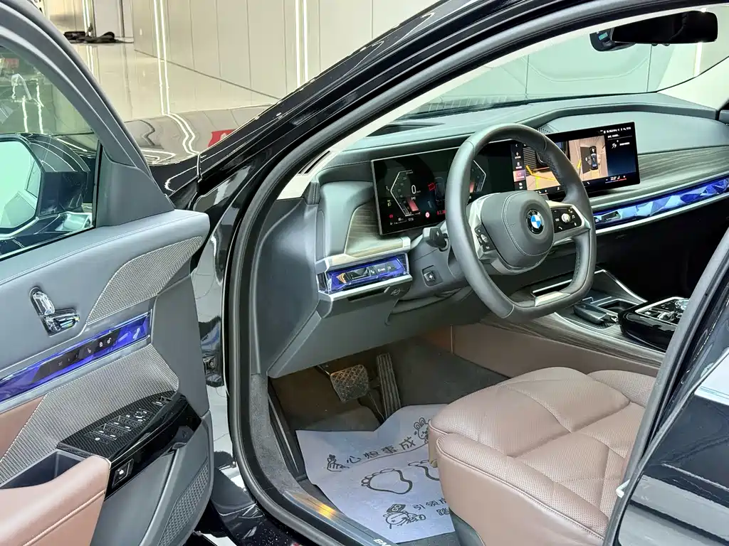BMW 7 Series — миниатюра 4