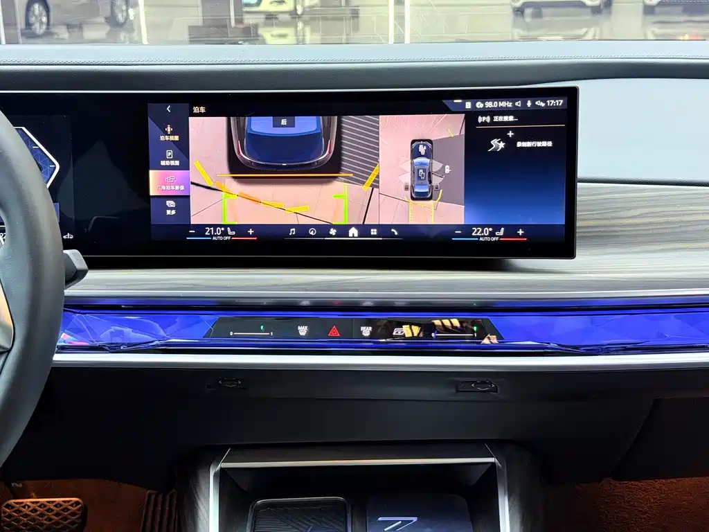 BMW 7 Series — миниатюра 12