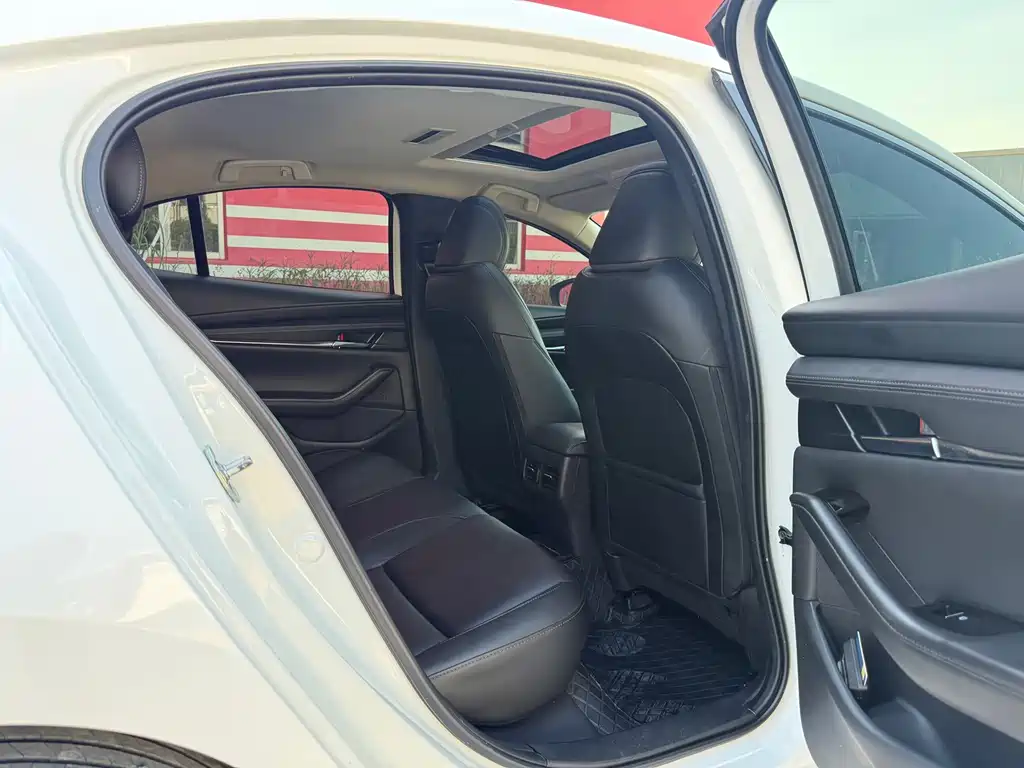 Mazda 3 Axela — миниатюра 10